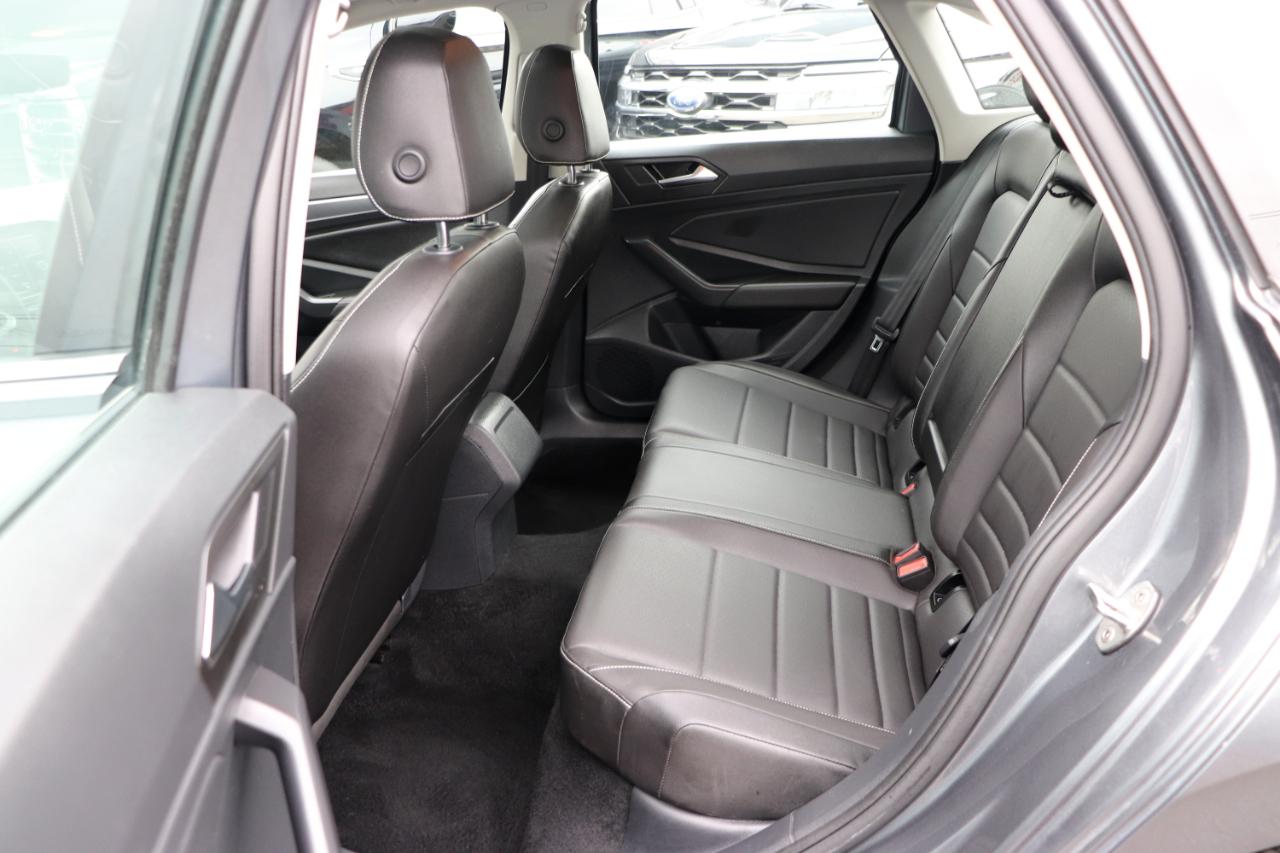 Volkswagen Jetta SE Auto 2024