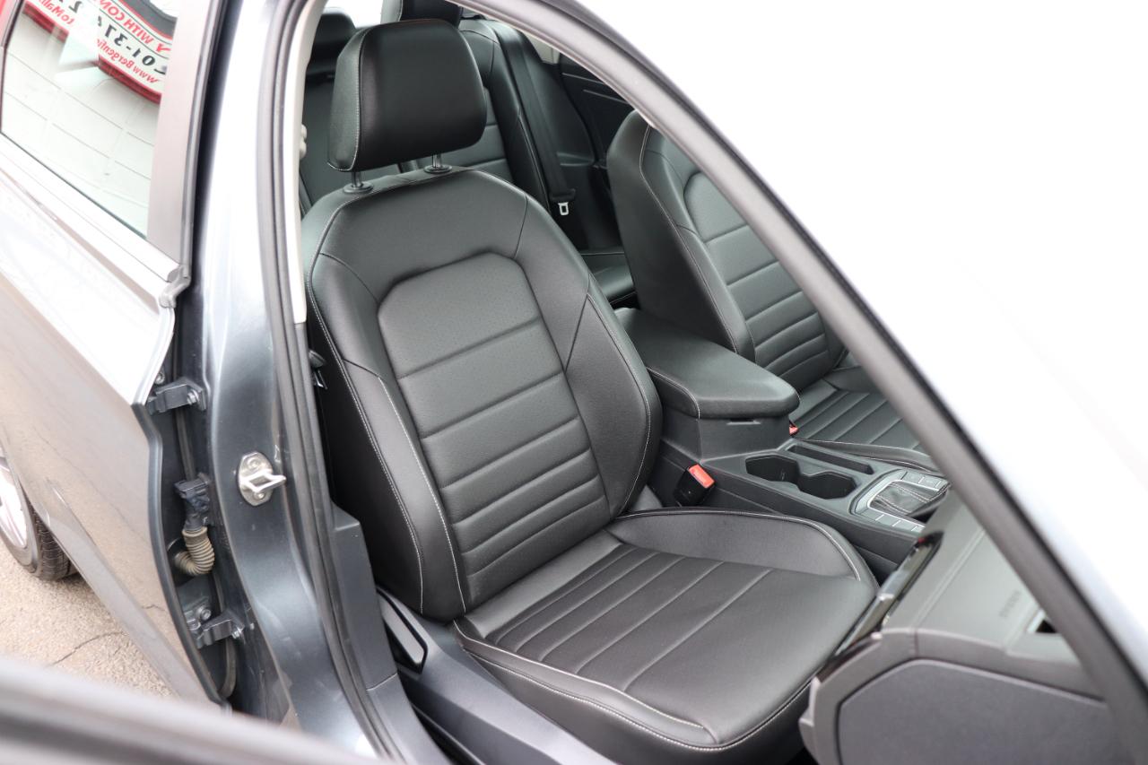 Volkswagen Jetta SE Auto 2024