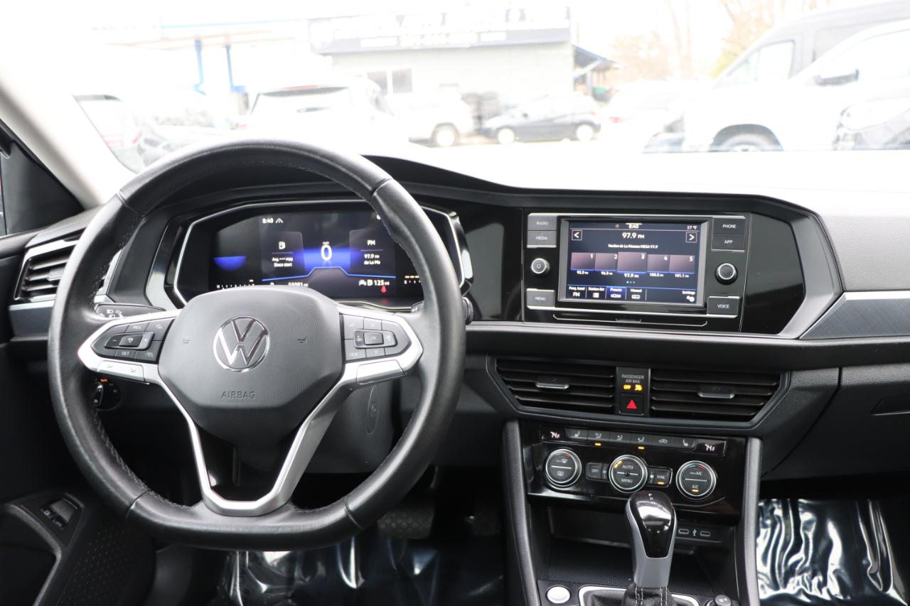 Volkswagen Jetta SE Auto 2024