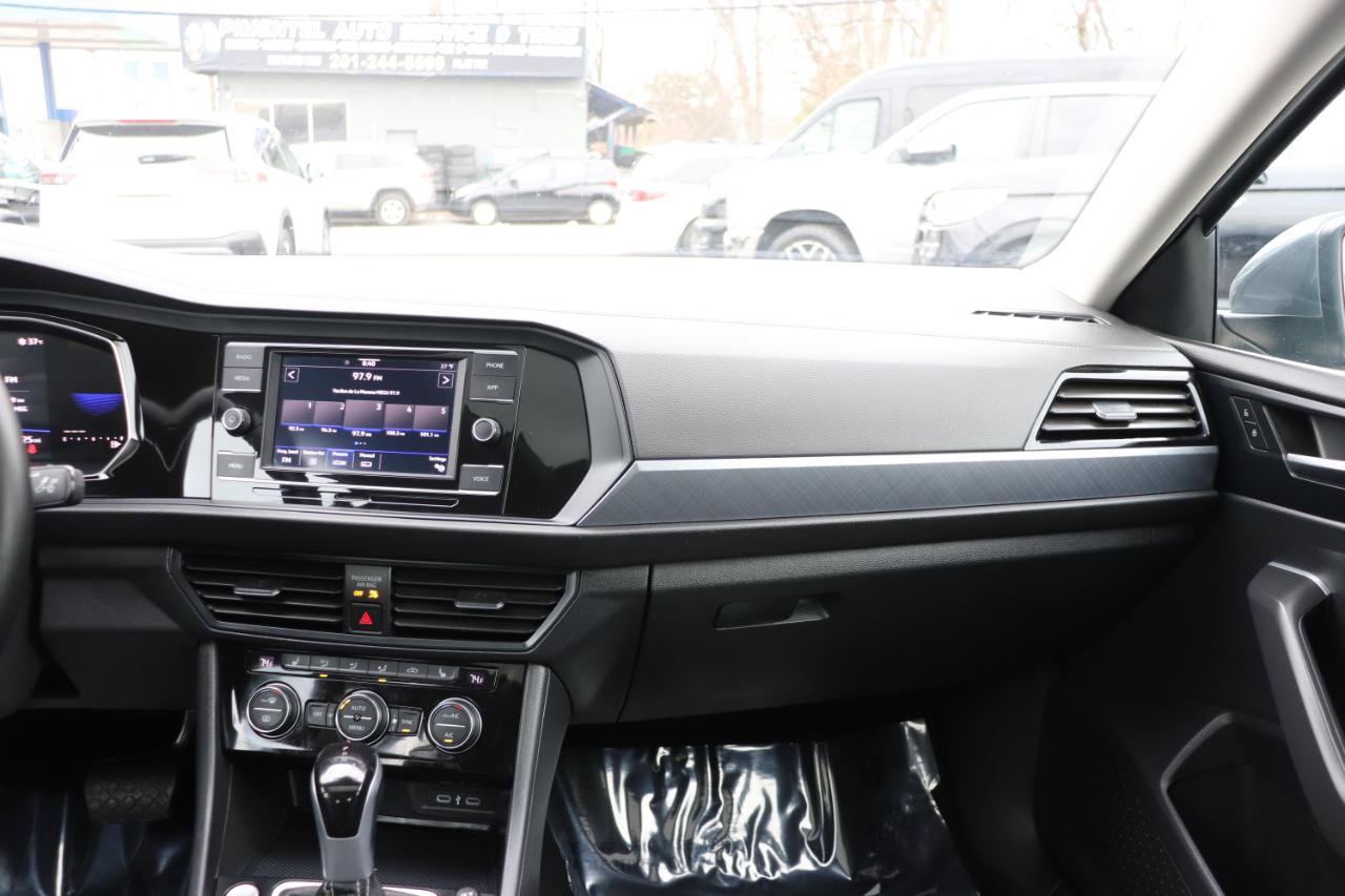 Volkswagen Jetta SE Auto 2024