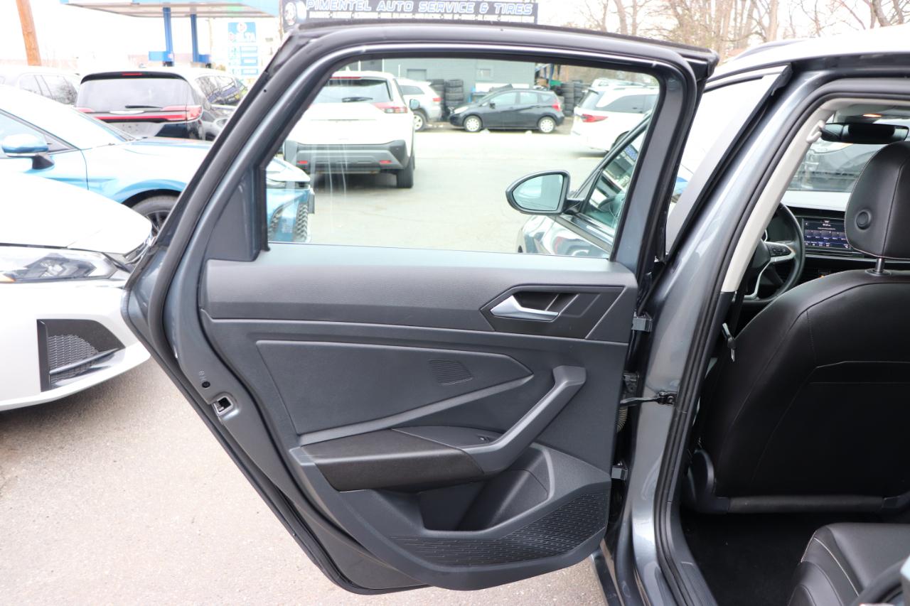 Volkswagen Jetta SE Auto 2024