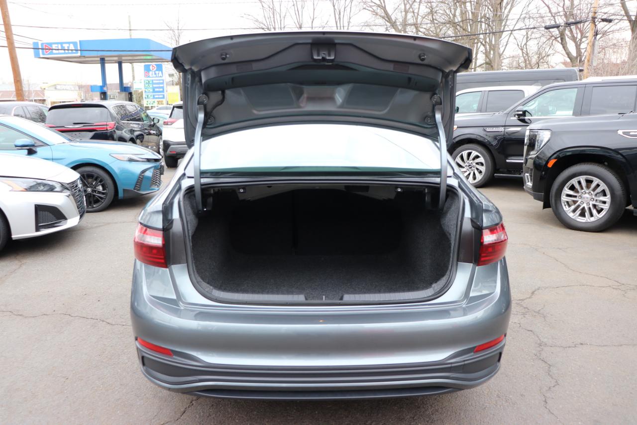 Volkswagen Jetta SE Auto 2024