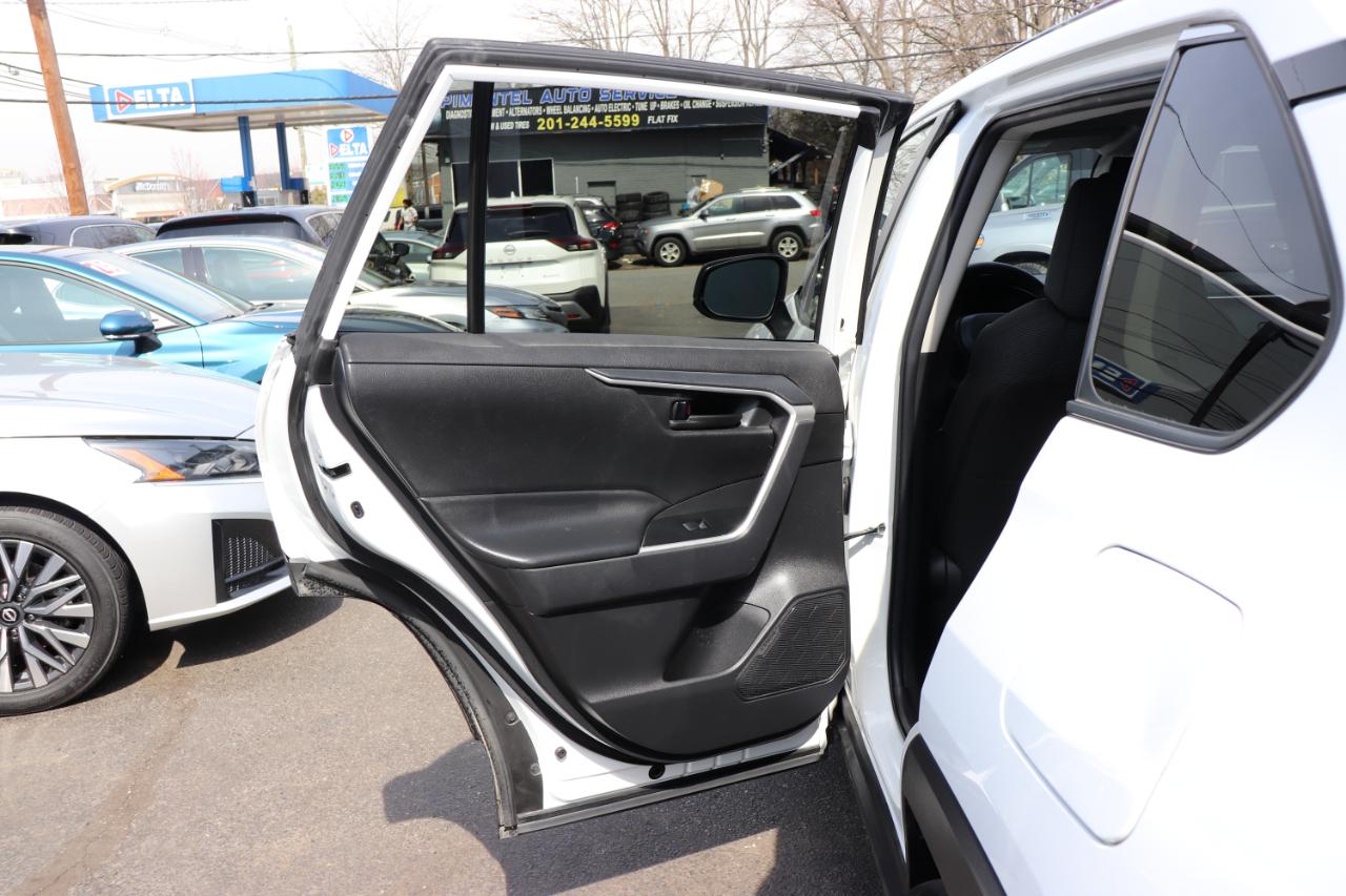 Toyota RAV4 Hybrid LE AWD (Natl) 2025