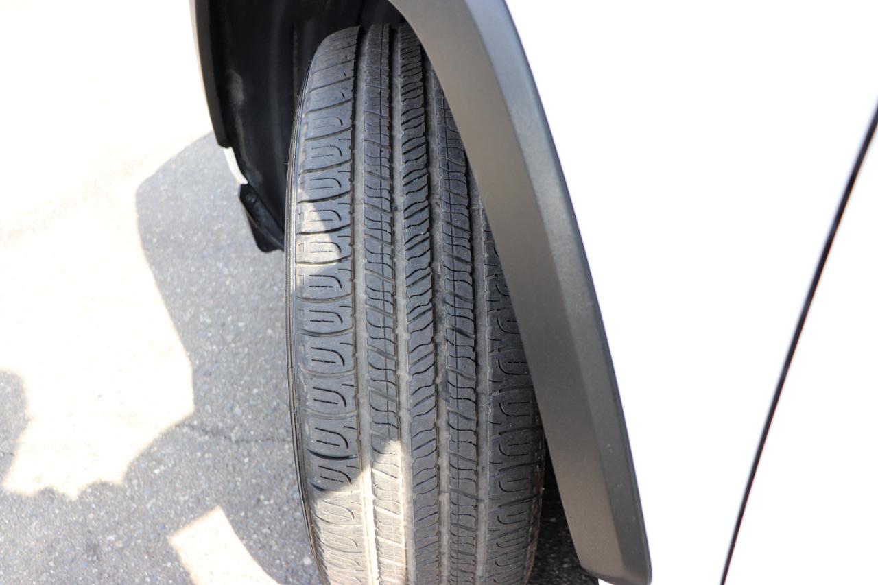 Toyota RAV4 Hybrid LE AWD (Natl) 2025