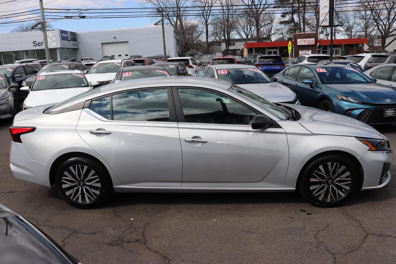 Nissan Altima 2.5 SV Sedan 2024