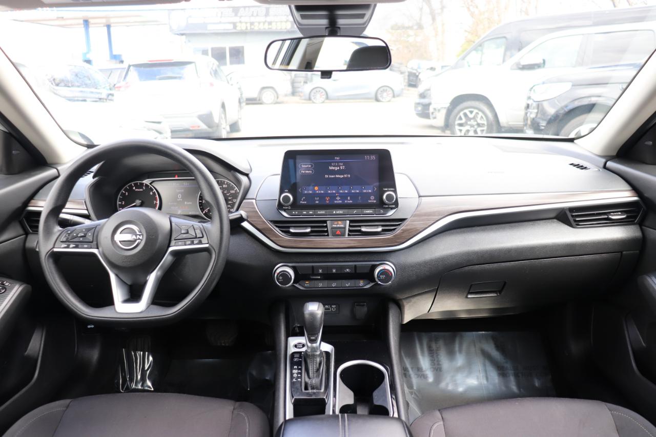 Nissan Altima 2.5 SV Sedan 2024