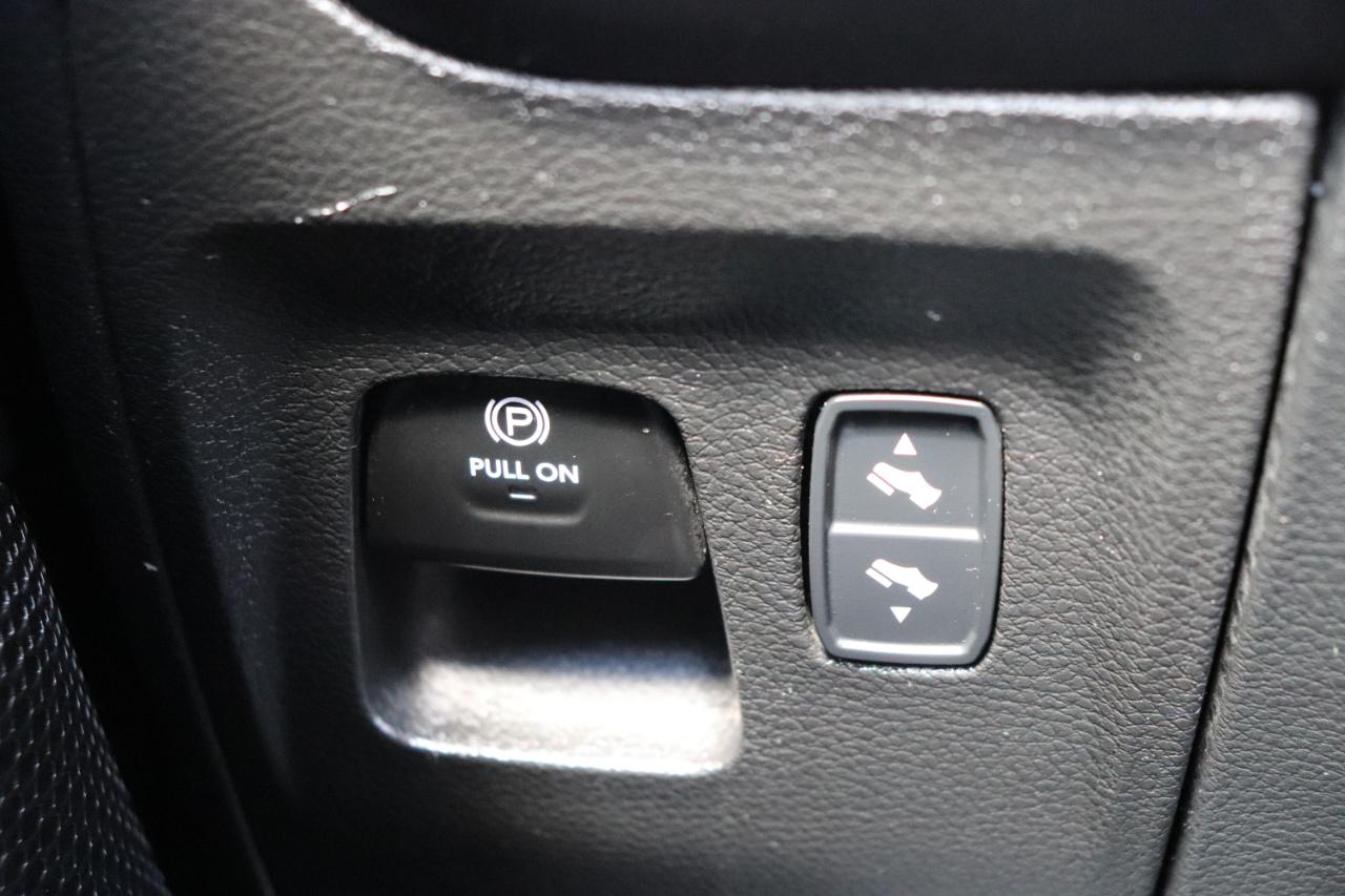 RAM 1500 Big Horn 4x4 Crew Cab 5'7" Box 2025