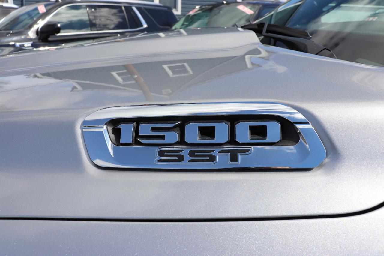 RAM 1500 Big Horn 4x4 Crew Cab 5'7" Box 2025