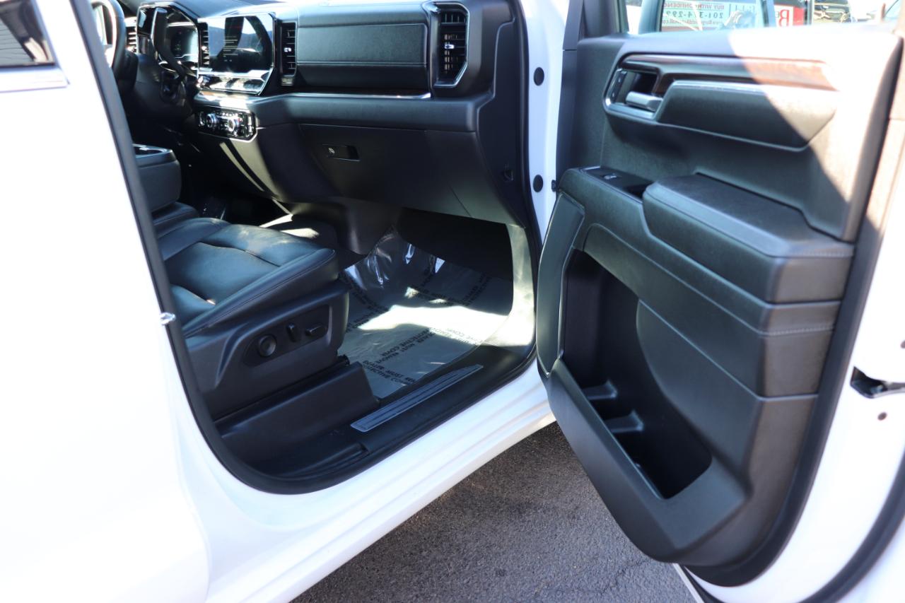 GMC Sierra 1500 2WD Crew Cab 147" SLT 2024