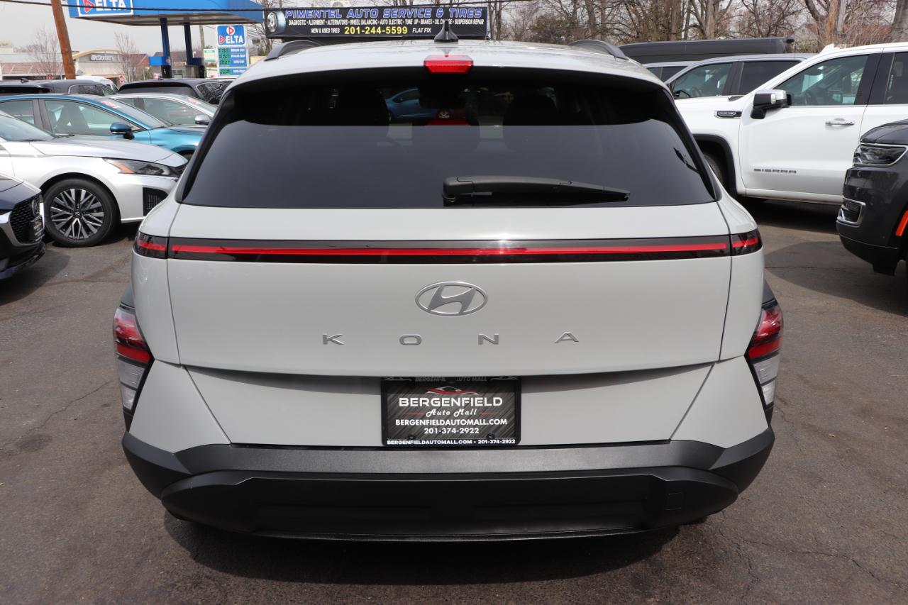 Hyundai Kona SEL FWD 2024
