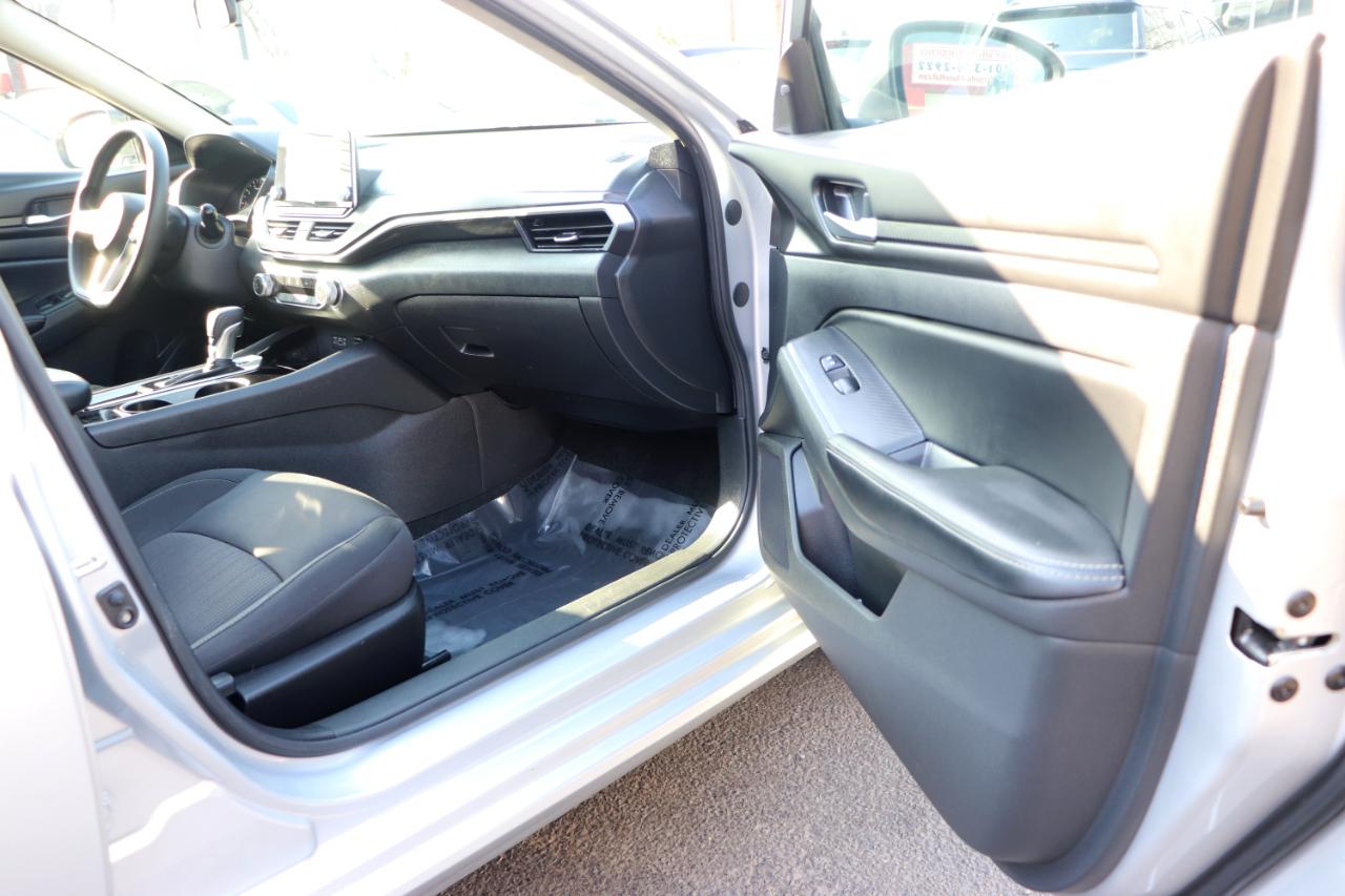 Nissan Altima 2.5 SV Sedan 2024