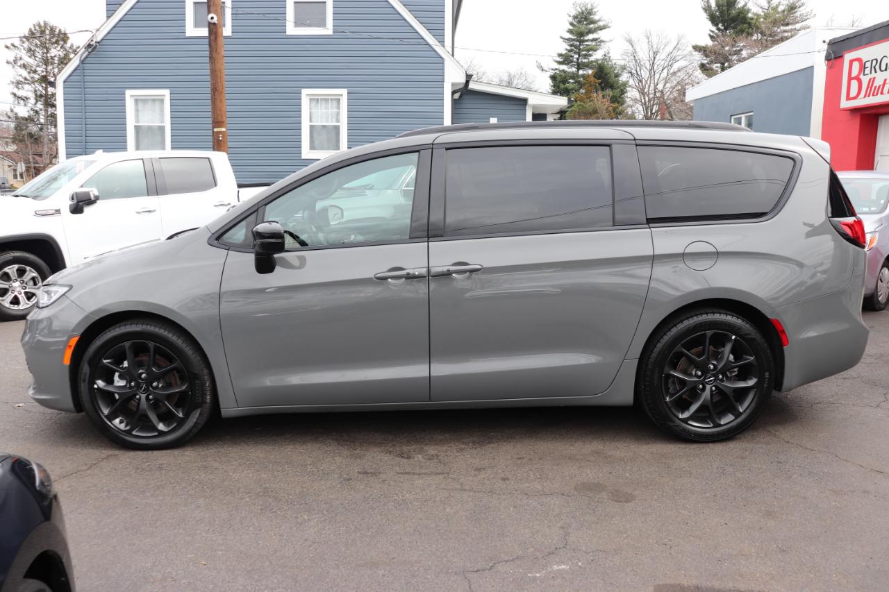 Chrysler Pacifica Limited FWD 2025