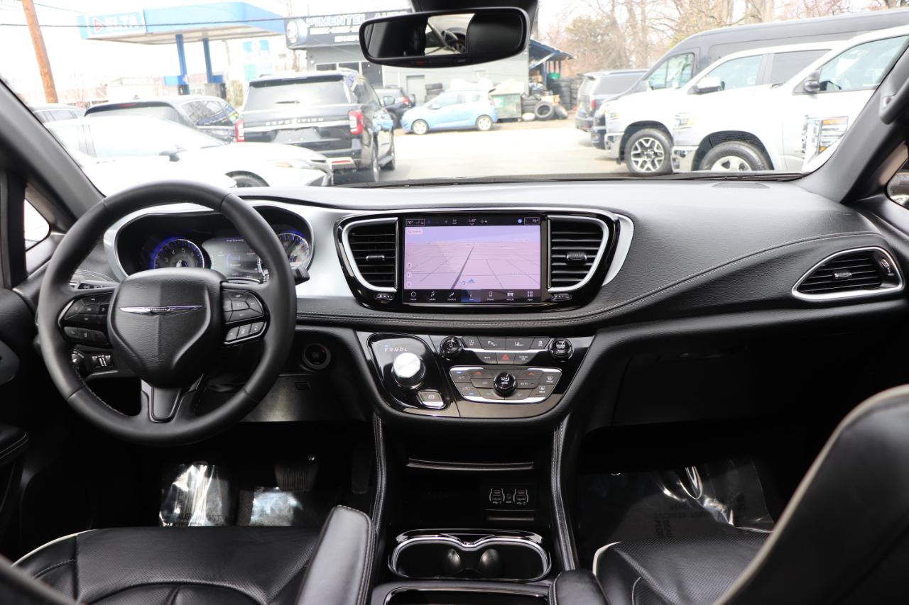 Chrysler Pacifica Limited FWD 2025