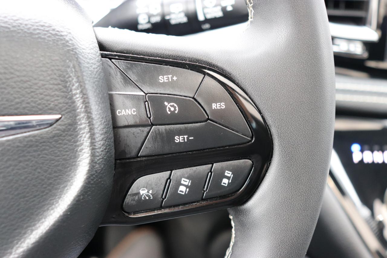 Chrysler Pacifica Limited FWD 2025