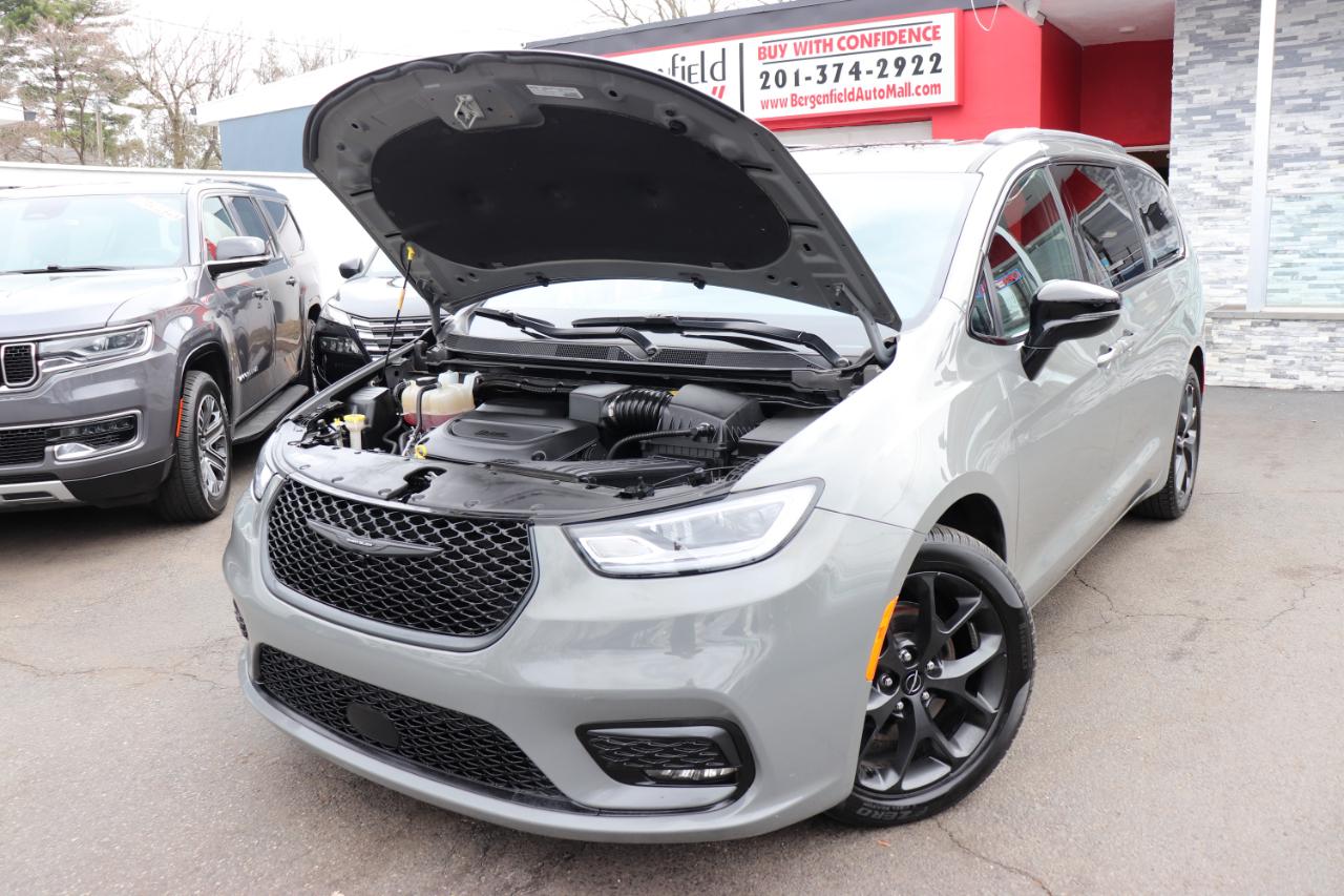 Chrysler Pacifica Limited FWD 2025