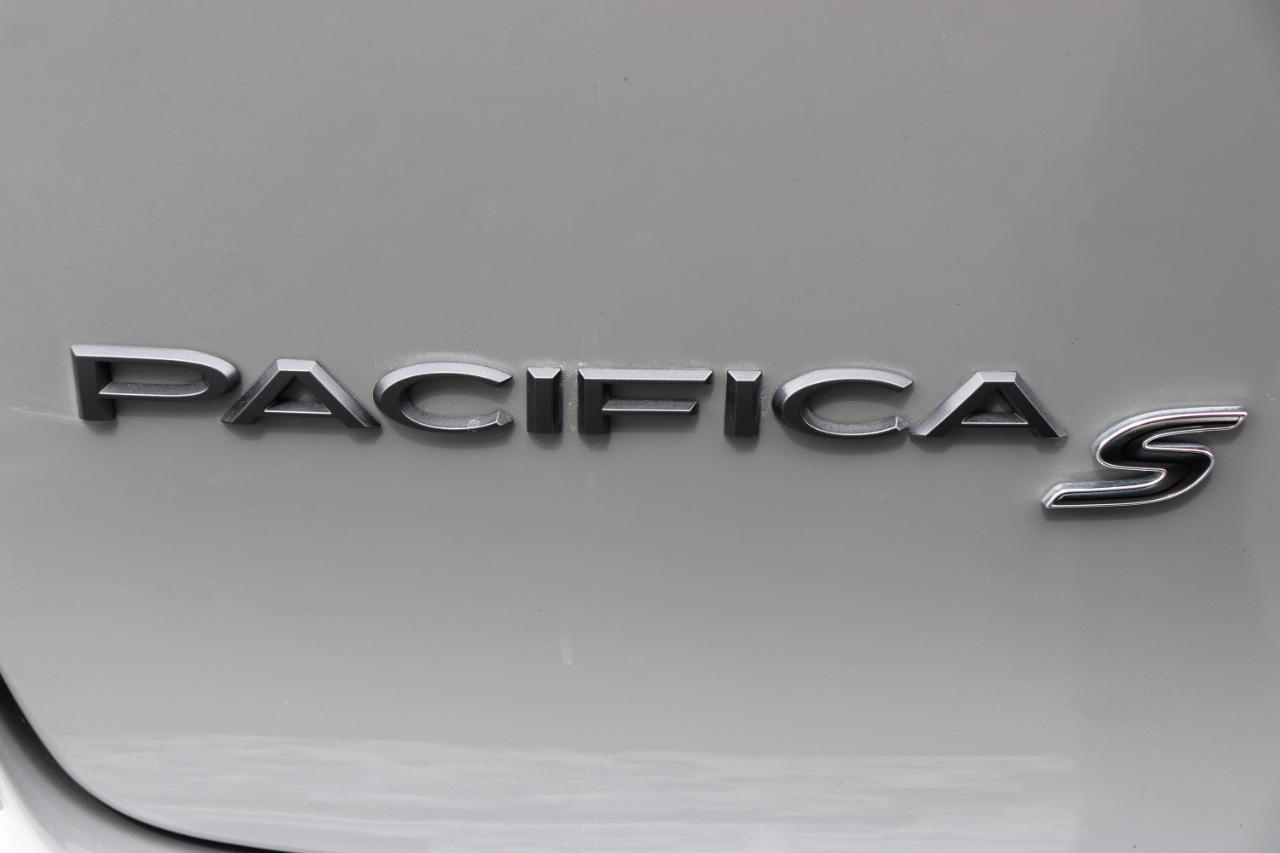 Chrysler Pacifica Limited FWD 2025