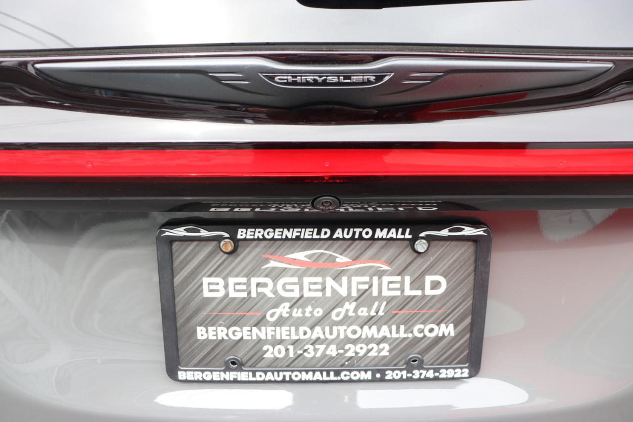 Chrysler Pacifica Limited FWD 2025