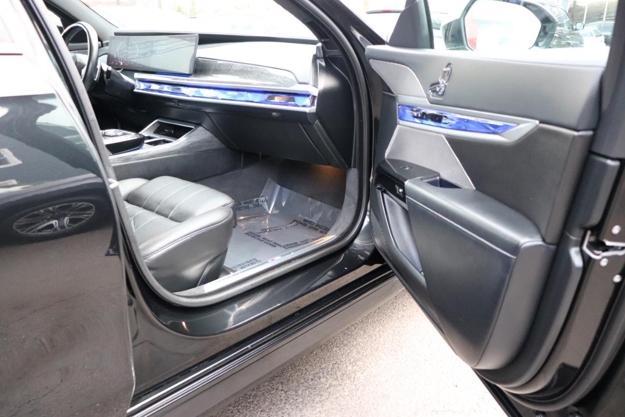 BMW 7 Series 740i xDrive Sedan 2024