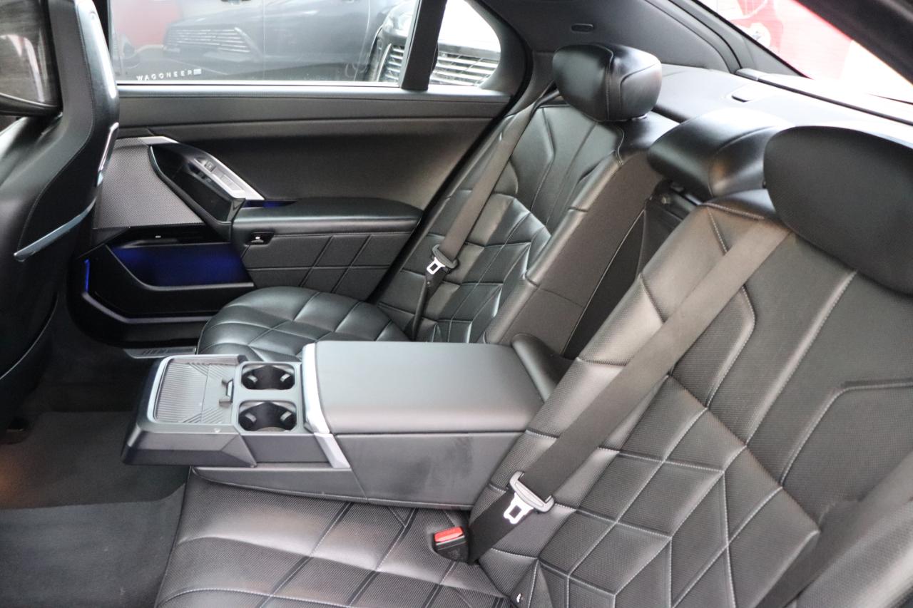 BMW 7 Series 740i xDrive Sedan 2024