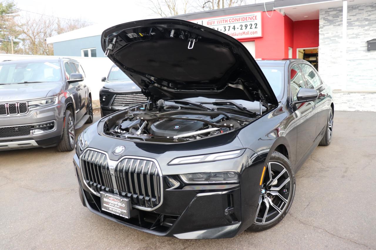 BMW 7 Series 740i xDrive Sedan 2024
