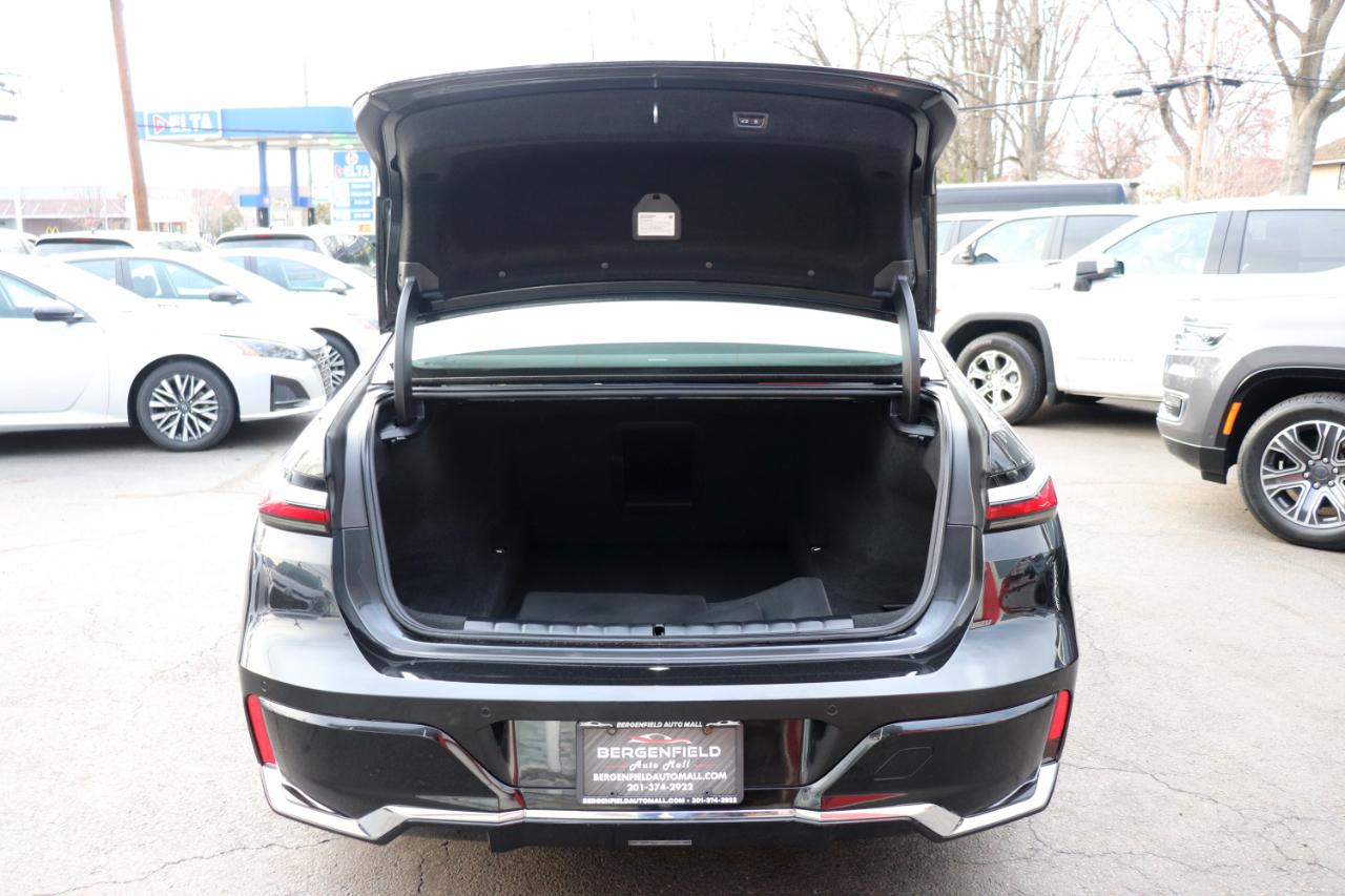 BMW 7 Series 740i xDrive Sedan 2024