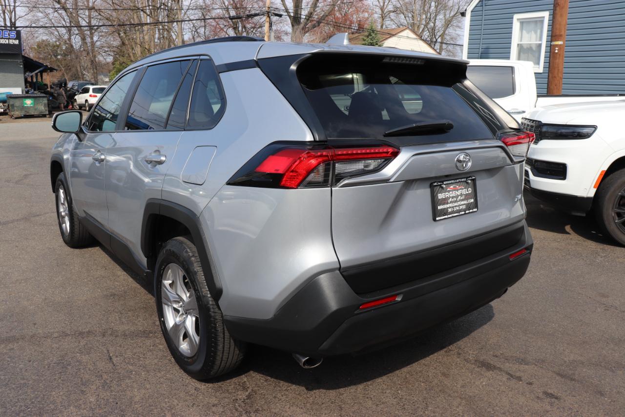 Toyota RAV4 XLE FWD (Natl) 2025