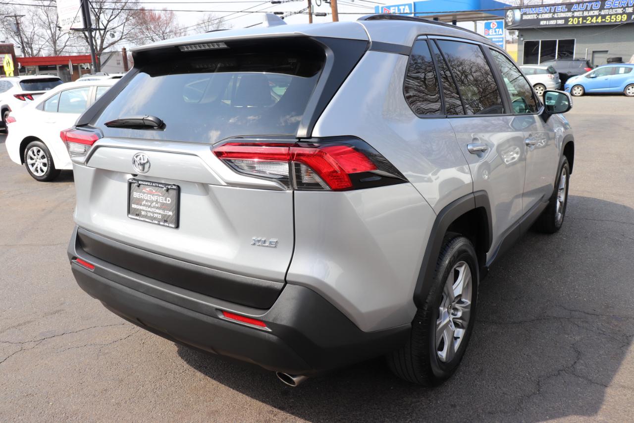 Toyota RAV4 XLE FWD (Natl) 2025