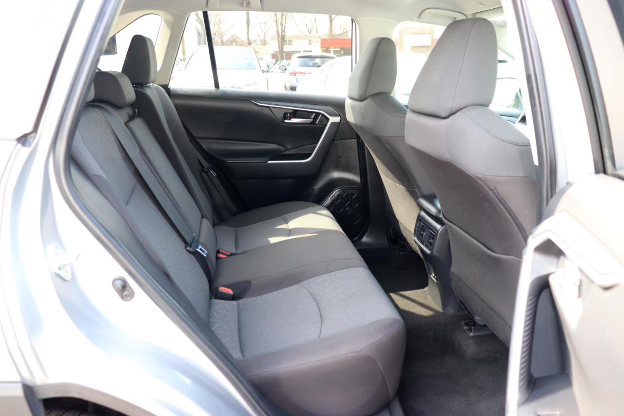 Toyota RAV4 XLE FWD (Natl) 2025