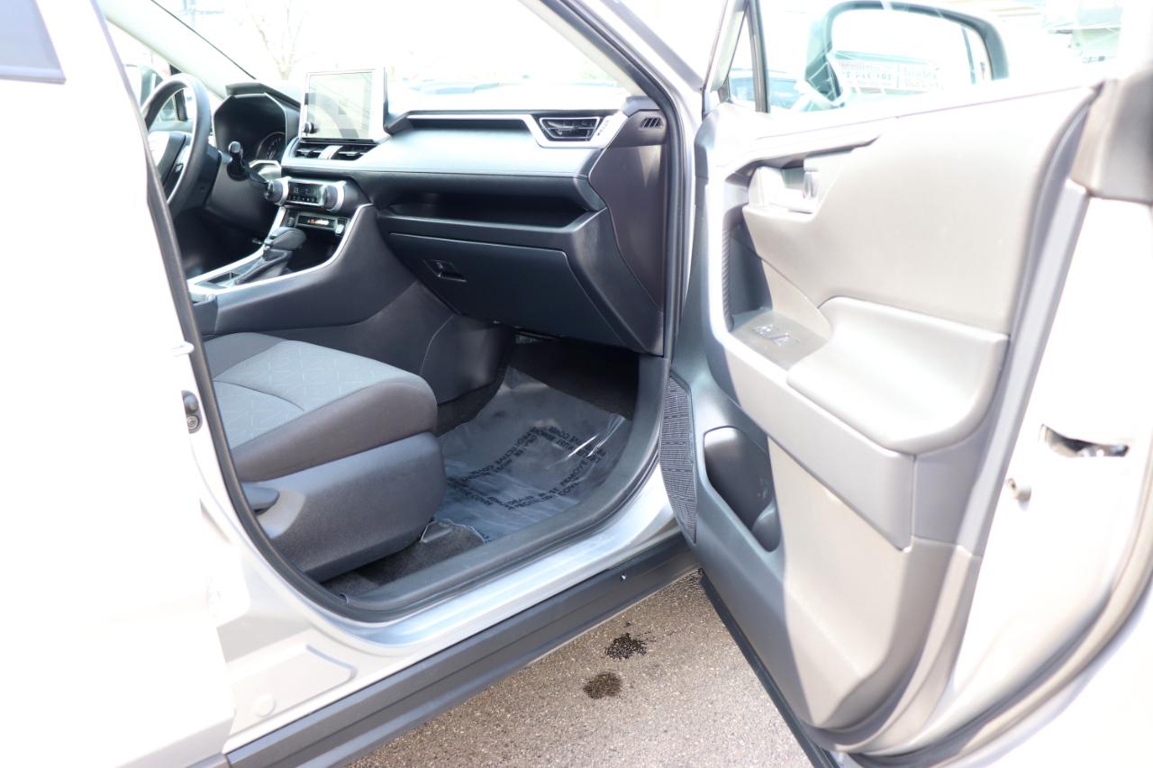 Toyota RAV4 XLE FWD (Natl) 2025