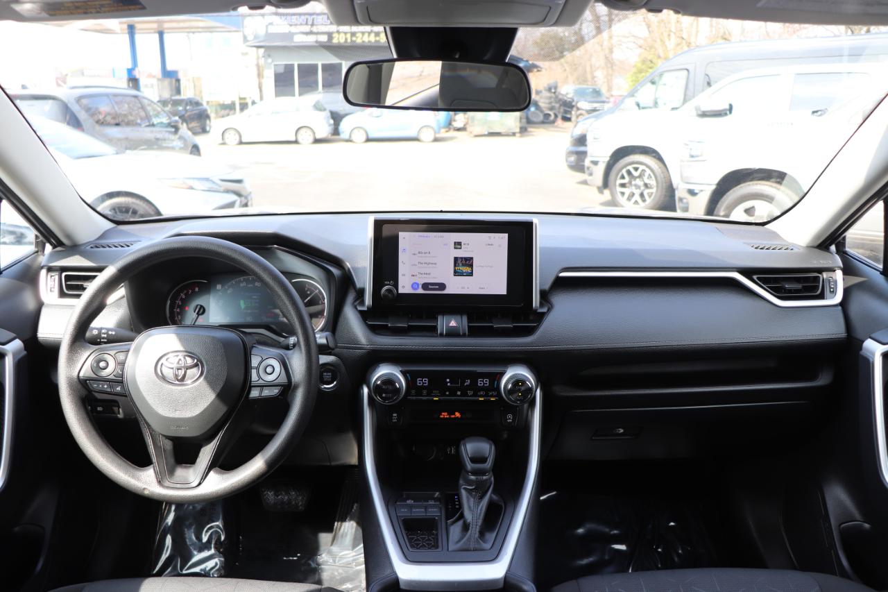 Toyota RAV4 XLE FWD (Natl) 2025