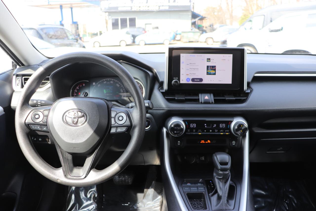 Toyota RAV4 XLE FWD (Natl) 2025