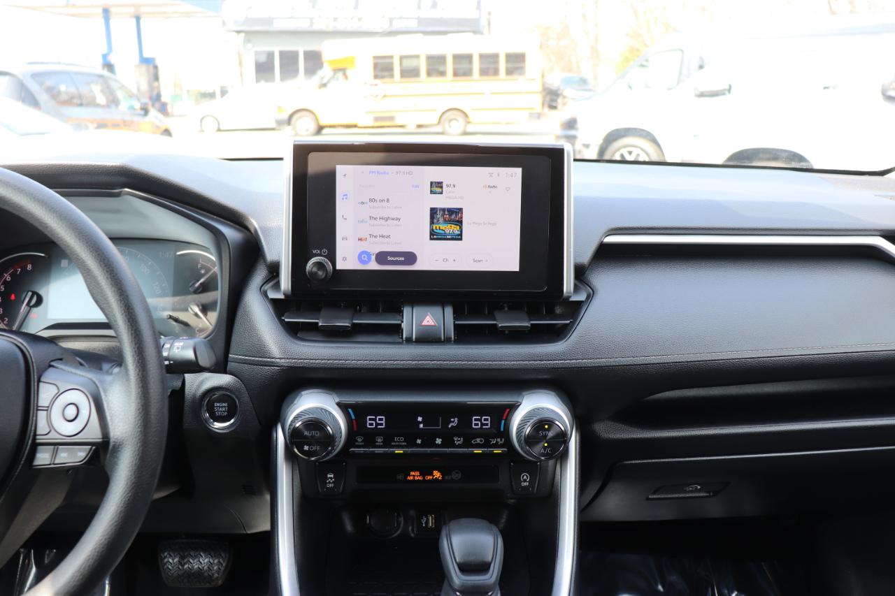 Toyota RAV4 XLE FWD (Natl) 2025