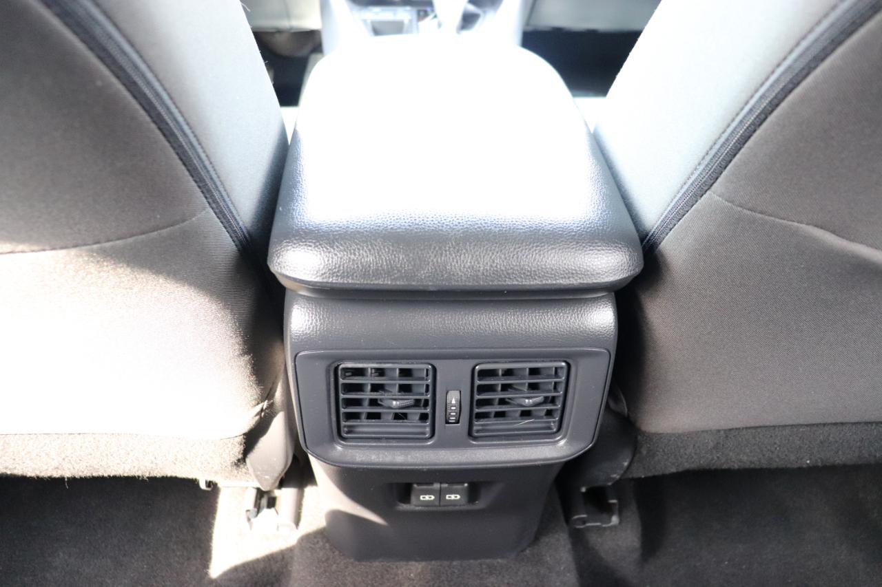 Toyota RAV4 XLE FWD (Natl) 2025