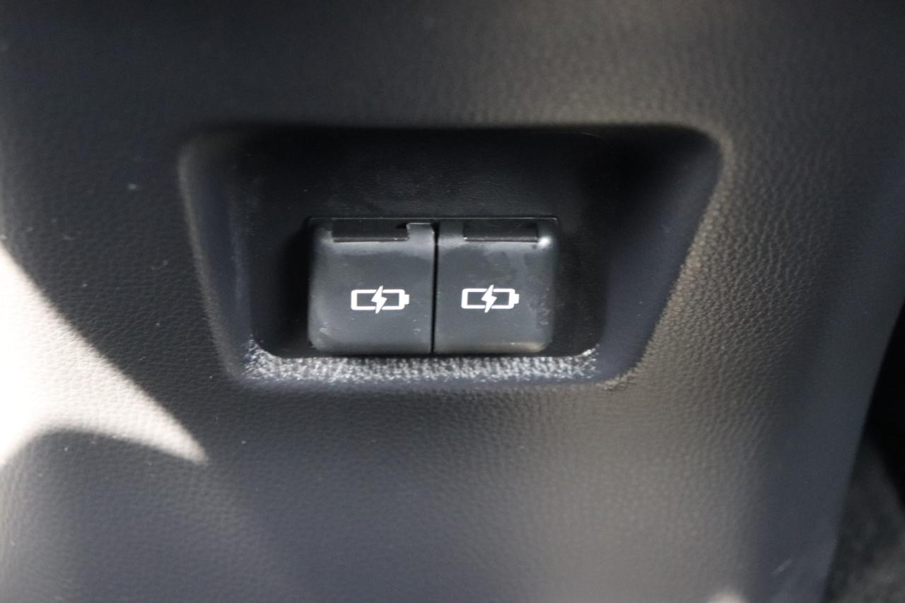 Toyota RAV4 XLE FWD (Natl) 2025