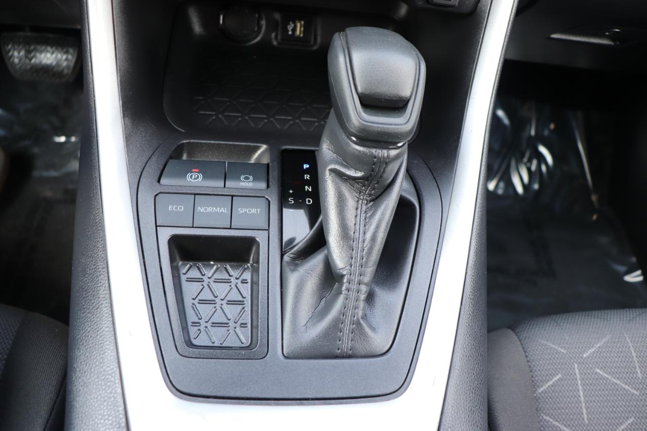 Toyota RAV4 XLE FWD (Natl) 2025