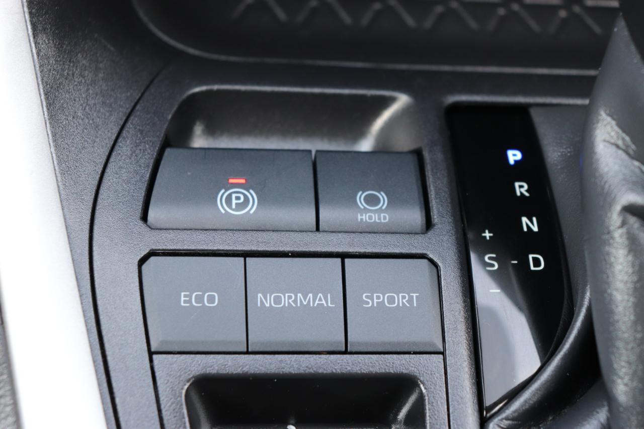 Toyota RAV4 XLE FWD (Natl) 2025