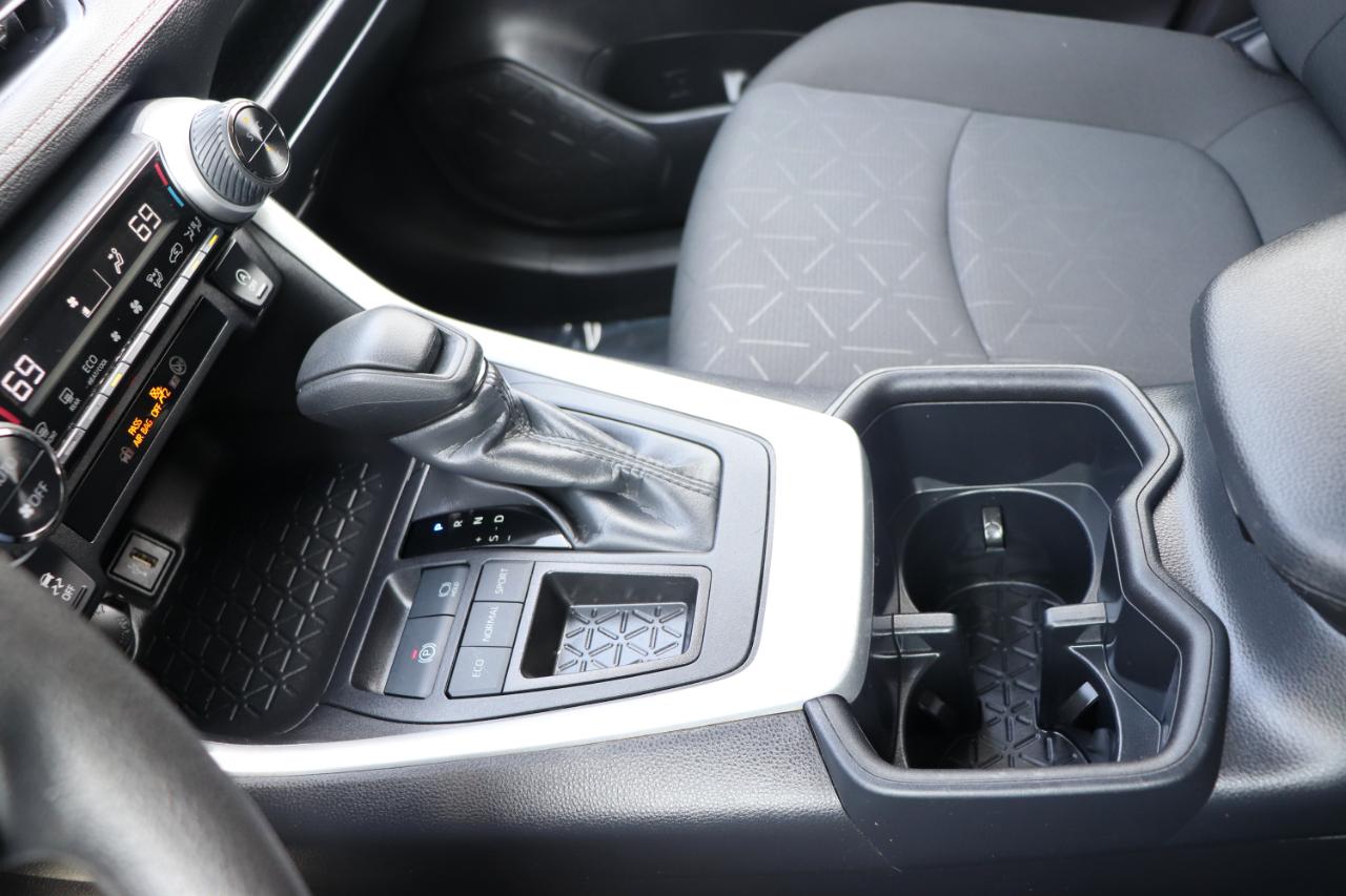 Toyota RAV4 XLE FWD (Natl) 2025