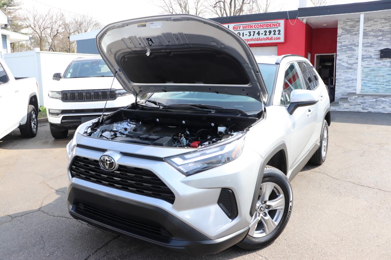 Toyota RAV4 XLE FWD (Natl) 2025