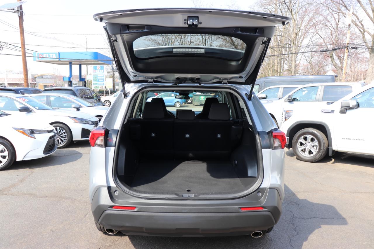 Toyota RAV4 XLE FWD (Natl) 2025