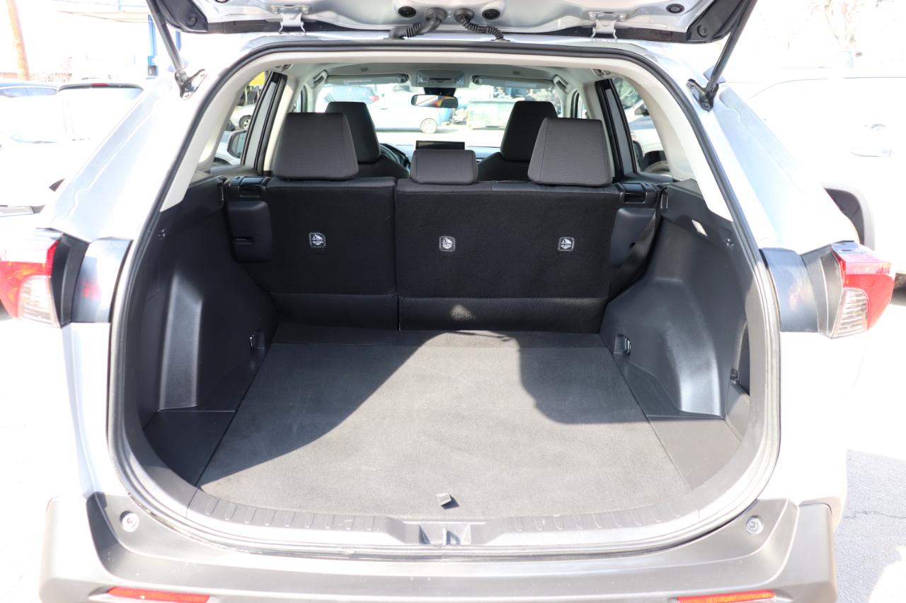 Toyota RAV4 XLE FWD (Natl) 2025