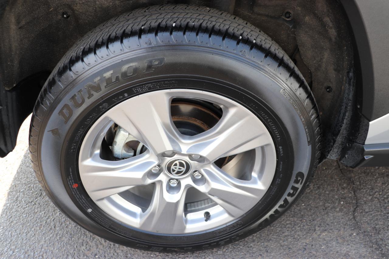 Toyota RAV4 XLE FWD (Natl) 2025