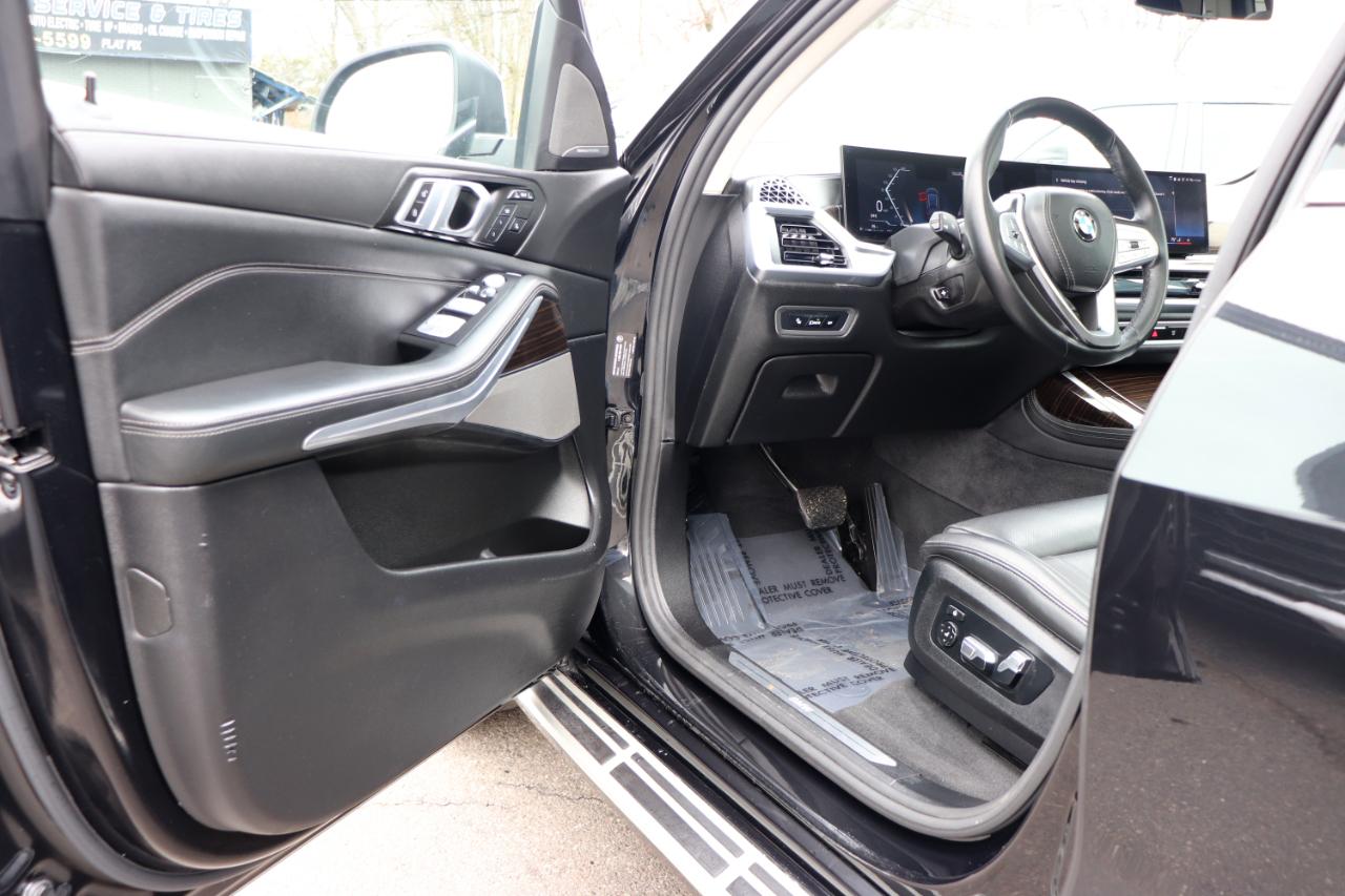 BMW X7 xDrive40i Sports Activity Vehicle 2025