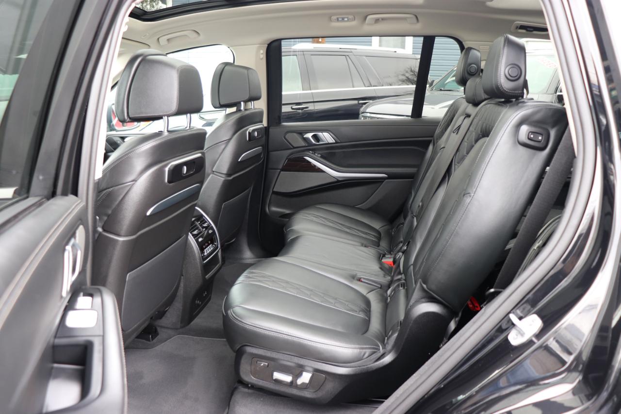 BMW X7 xDrive40i Sports Activity Vehicle 2025