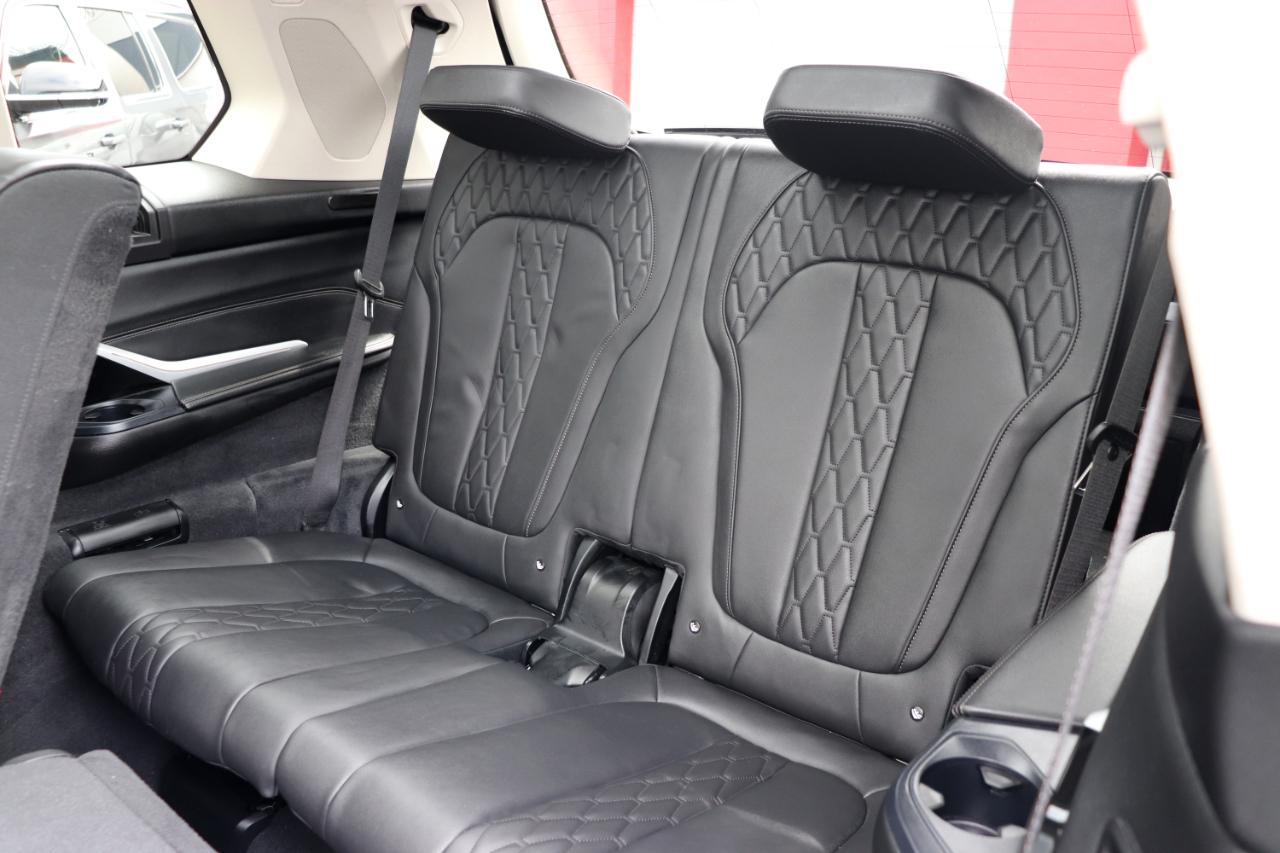 BMW X7 xDrive40i Sports Activity Vehicle 2025