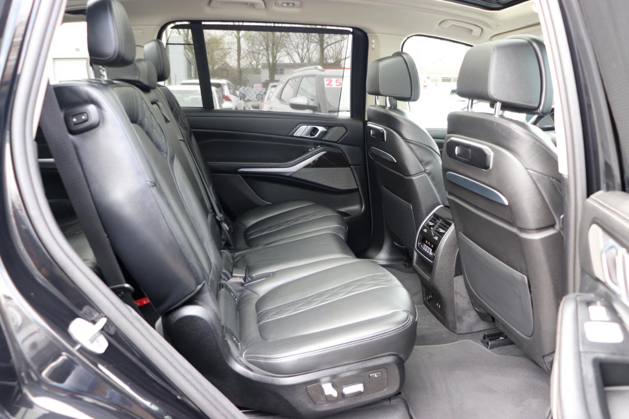 BMW X7 xDrive40i Sports Activity Vehicle 2025