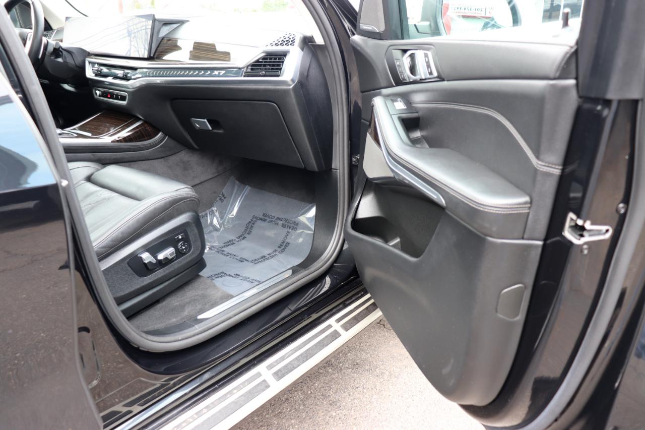 BMW X7 xDrive40i Sports Activity Vehicle 2025