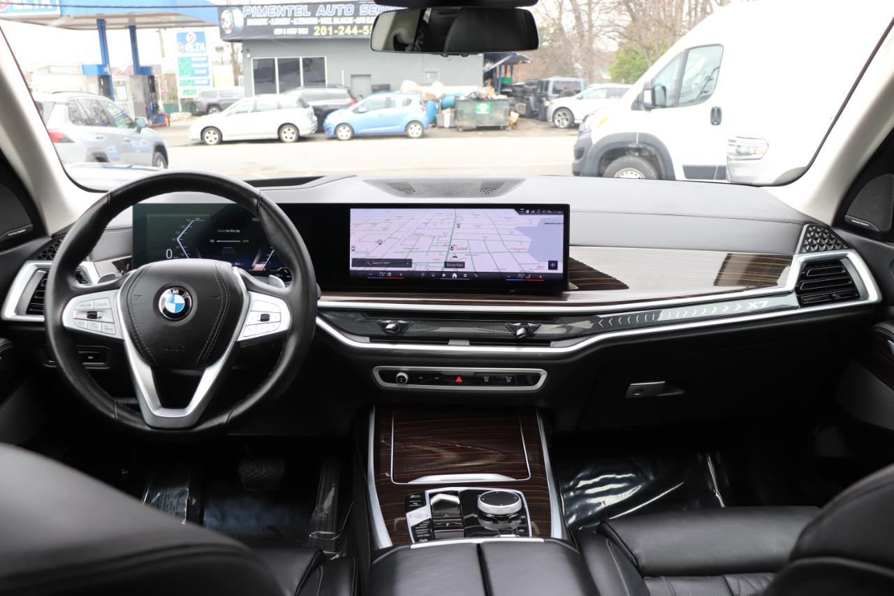 BMW X7 xDrive40i Sports Activity Vehicle 2025