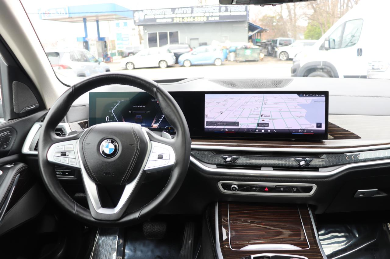 BMW X7 xDrive40i Sports Activity Vehicle 2025