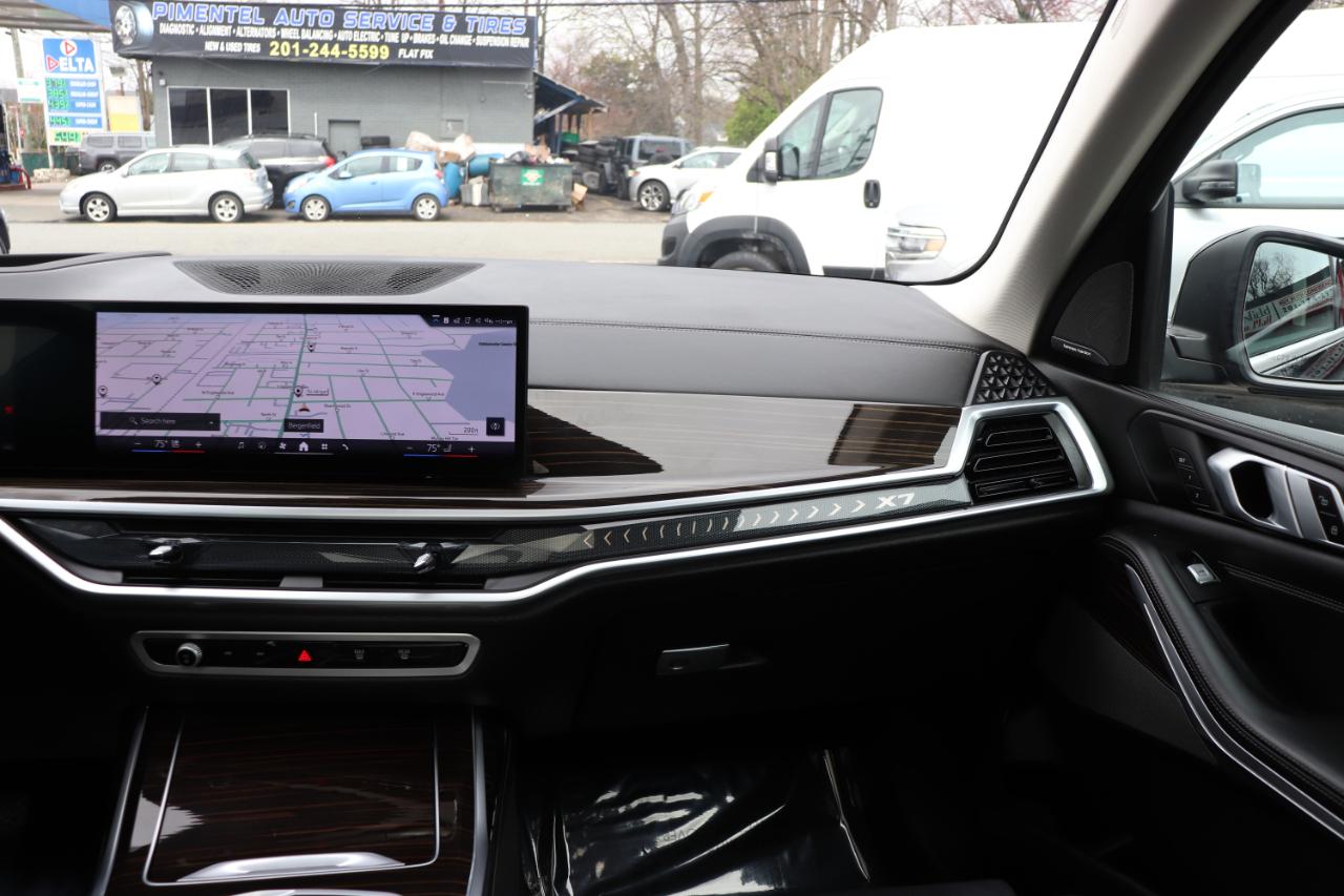 BMW X7 xDrive40i Sports Activity Vehicle 2025