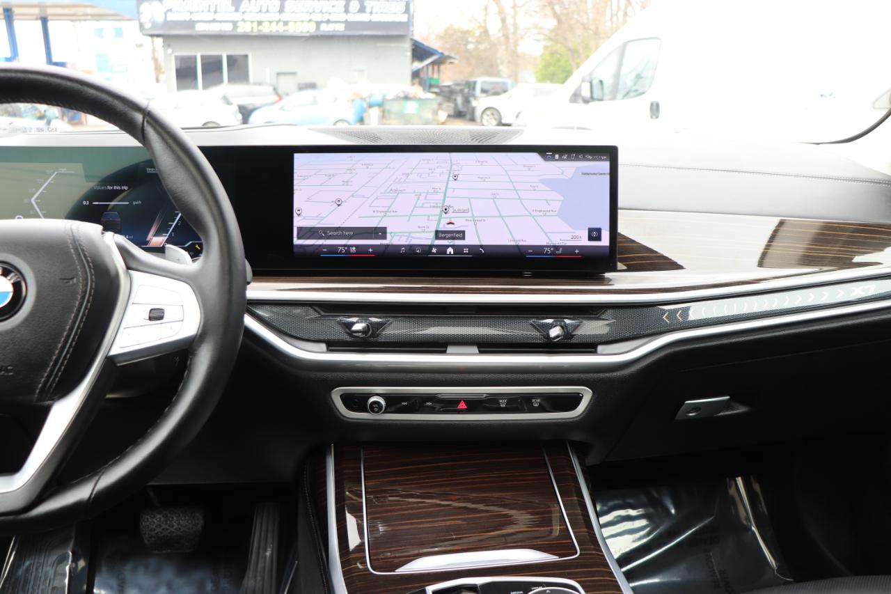 BMW X7 xDrive40i Sports Activity Vehicle 2025